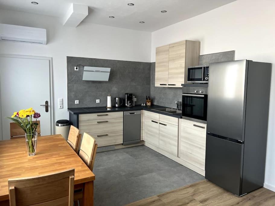 Eich  Moderne, Stilvolle Ferienwohnung In Eich מראה חיצוני תמונה